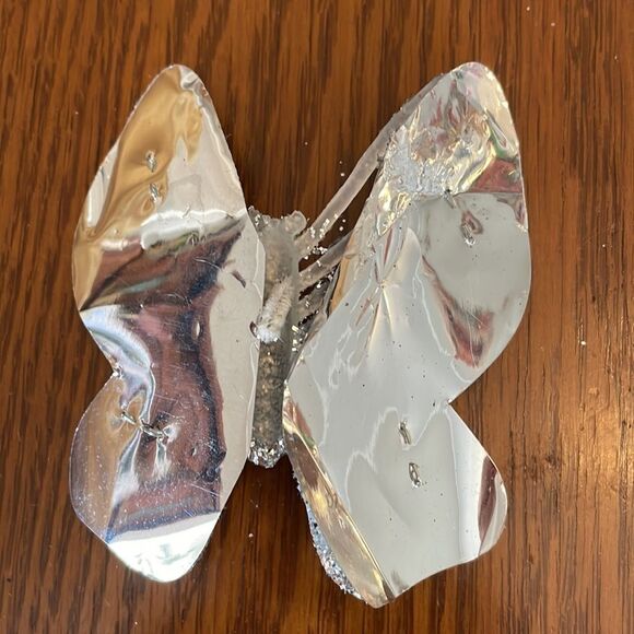 Collection of 18 silver glitter butterfly Christmas tree ornaments - Picture 4 of 4